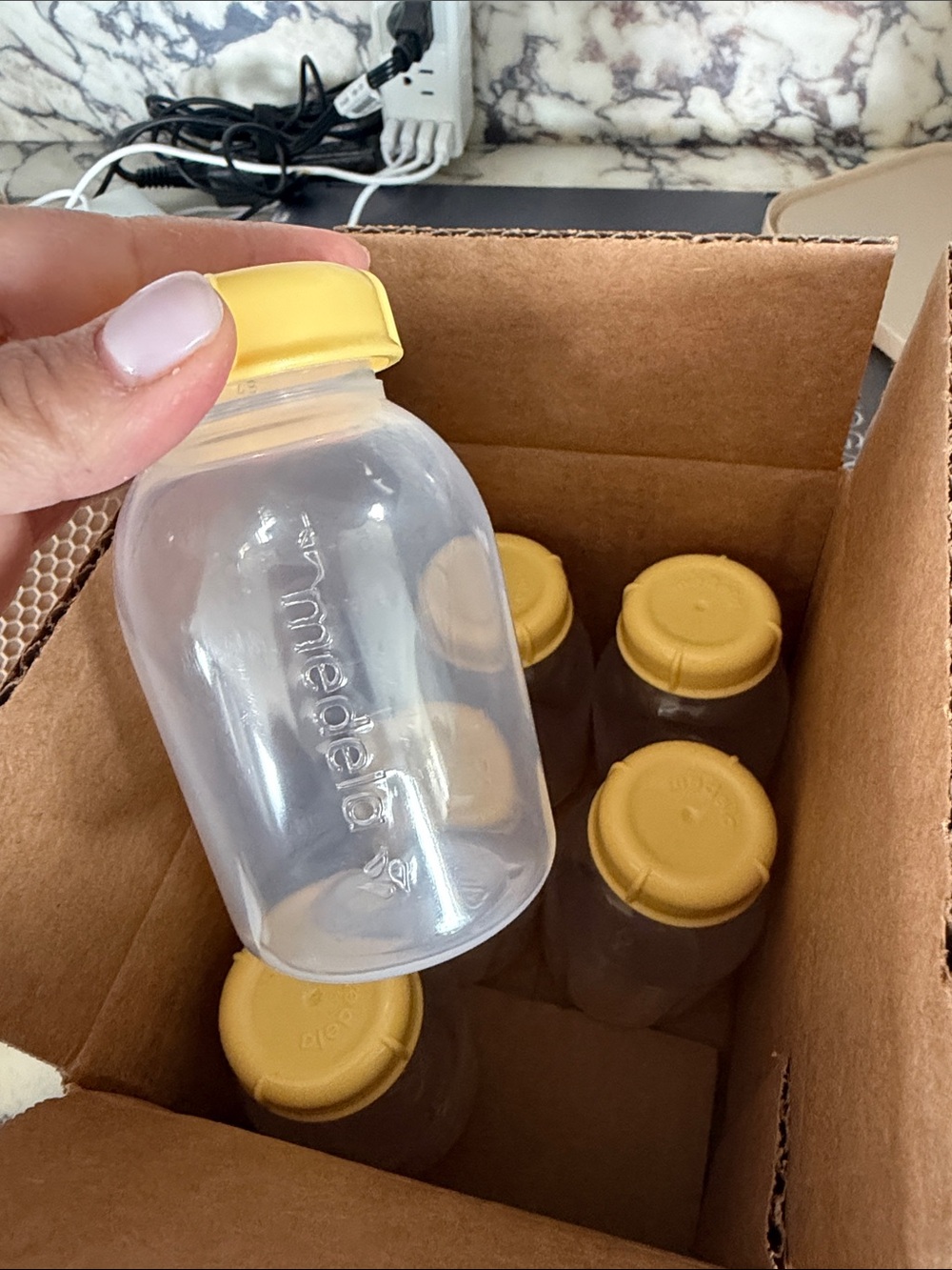 Medela Clear Plastic Storage Bottles with Yellow Lids - Set of 6